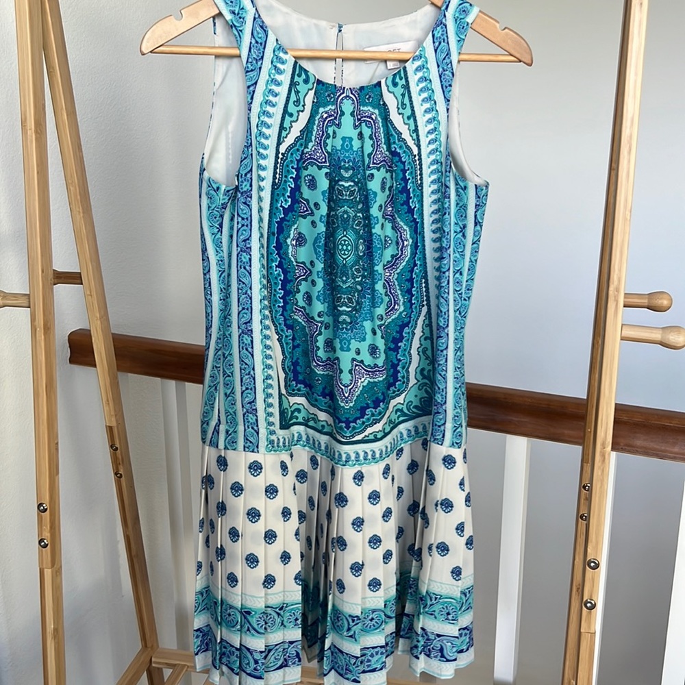 Loft Short Pleated dress - size 2